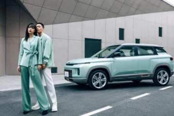 开着高颜值的ICON-青鸢限量款约会兜风绝绝子